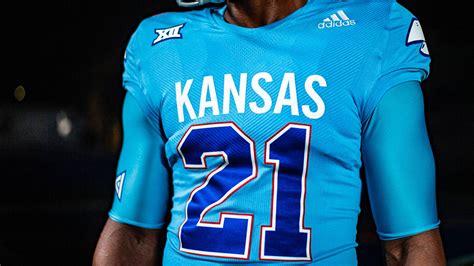 Kansas Jayhawks Unveil Throwback-Inspired Homecoming Uniforms – SportsLogos.Net News