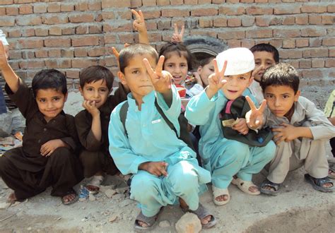 CHILDREN: Afghan children realy need education