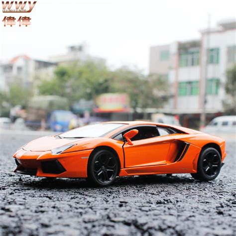 Hot Wheels 1:24 Scale Aventador LP 700 4 Supercars Diecast Vehicle / Cars for Boys-in Diecasts ...