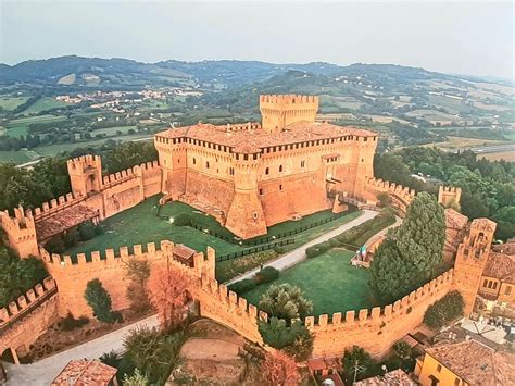 No.951 Castello di Gradara, Italy | Italian castle, European castles, Medieval castle