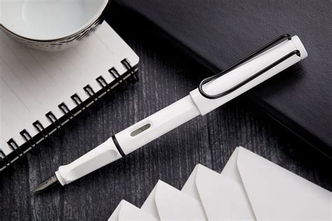 LAMY safari fountain pen - white/black - The Goulet Pen Company