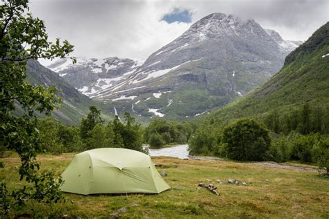 What are the rules for sleeping in a car and wild camping in Norway?