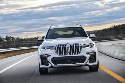 Gallery: 2019 BMW X7 xDrive50i in Mineral White Metallic