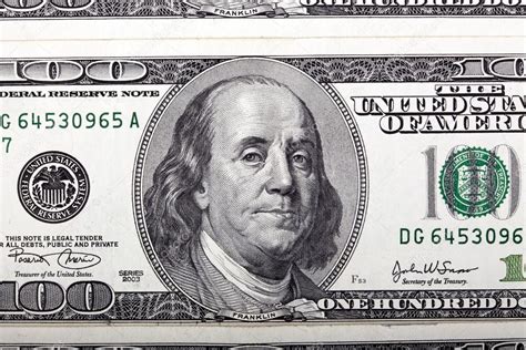 Benjamin Franklin 100 Dollar Bill Portrait — Stock Photo © eldadcarin #22468505