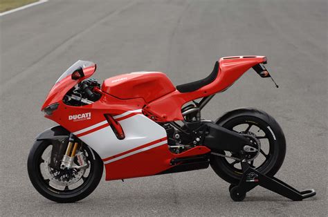 XXX: Ducati Desmosedici RR - Asphalt & Rubber