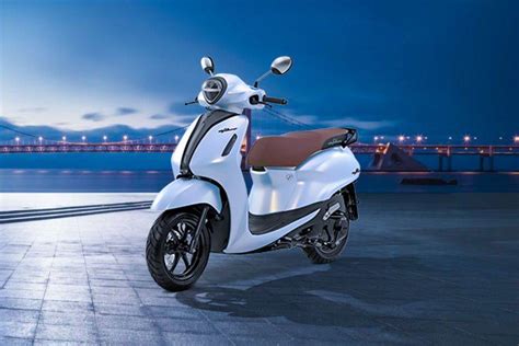 2024 Yamaha Grand Filano Hybrid Connected Images | Check Latest Yamaha Grand Filano Hybrid ...