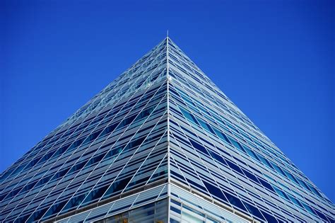 Building,pyramid peak,glass pyramid,glass,glazing - free image from ...