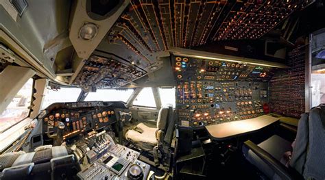 Boeing 747 Cockpit | How Things Fly