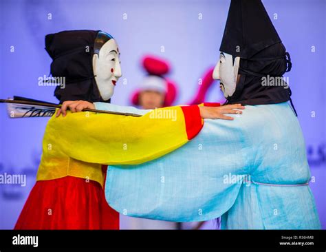 Actors performing the traditinal Korean Maskdance at Andong Korea Stock Photo - Alamy