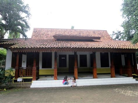 ツ 21+ contoh gambar desain rumah adat betawi modern dan penjelasannya