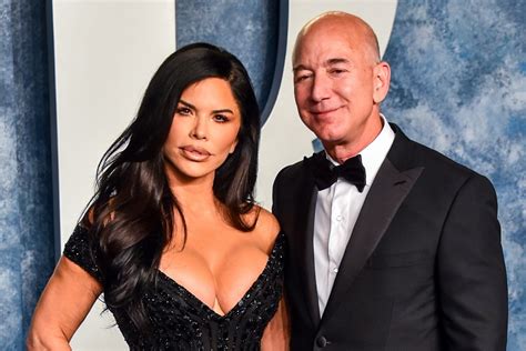 Bezos and Lauren Sanchez - GiorginaAissata