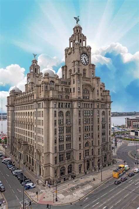 Spectacular Royal Liver Building in Liverpool, England. : r/pics