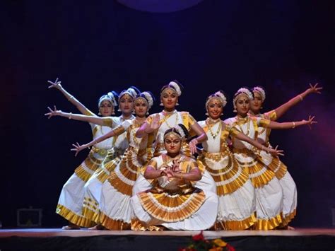 Top 10 Traditional Kerala Dance Forms That Will Enchant You! – Iris ...