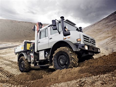 Wallpapers of Mercedes-Benz Unimog U5000 L Double Cab 2000–13 (2048x1536)