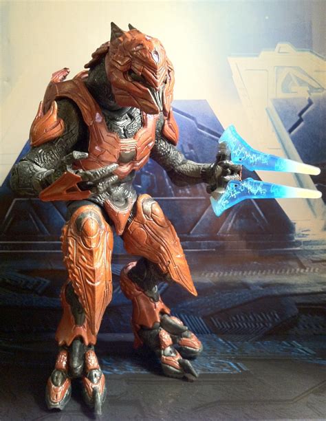 Halo 4 Elite Zealot Action Figure McFarlane Toys Series 1 Review - Halo Toy News