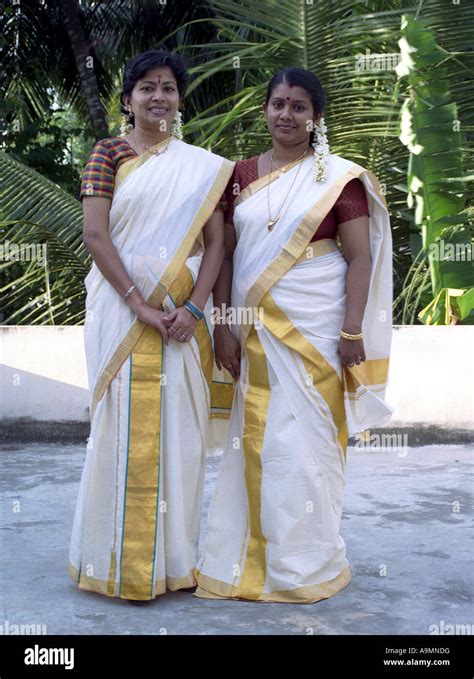 WOMEN IN TRADITIONAL KERALA DRESS Stock Photo - Alamy