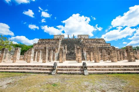 Premium Photo | Kukulkan pyramid in chichen itza site, mexico