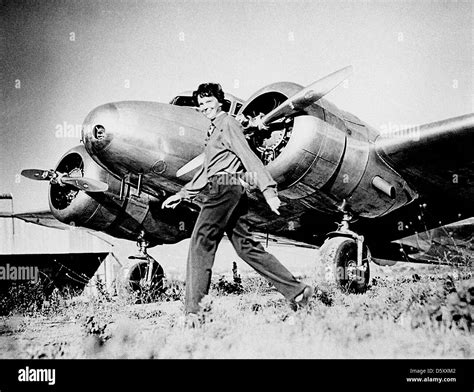 Amelia earhart plane hi-res stock photography and images - Alamy