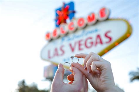 Las Vegas Sign Wedding | Paradise Wedding Chapel