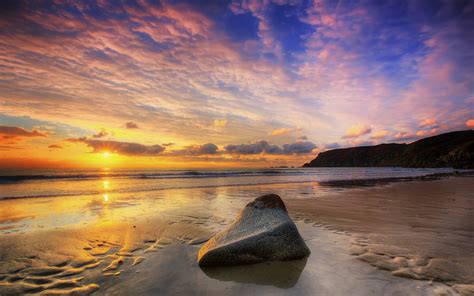 Qoltuq Yaramaz: Vista de una Atardecer desde la Orilla de la Playa