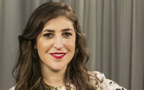 Mayim Bialik 'deeply hurt' over Weinstein comment backlash | The Times of Israel