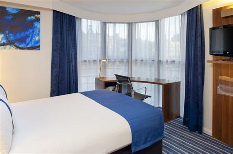 Holiday Inn Express London City Hotel - Deals, Photos & Reviews