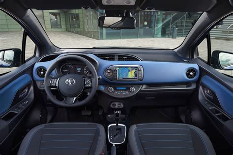 Toyota Yaris Hybrid (2012-2020) interior & comfort | DrivingElectric