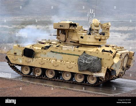 M242 bushmaster 25mm chain gun hi-res stock photography and images - Alamy