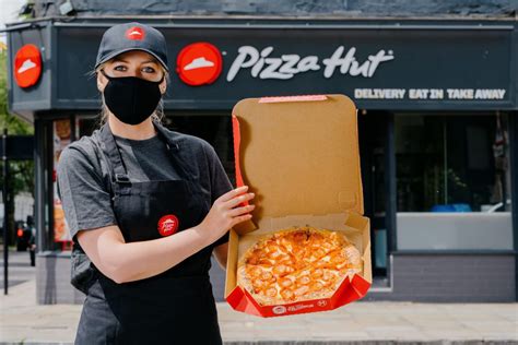 what to eat now: Pizza Hut Delivery - Verge Magazine