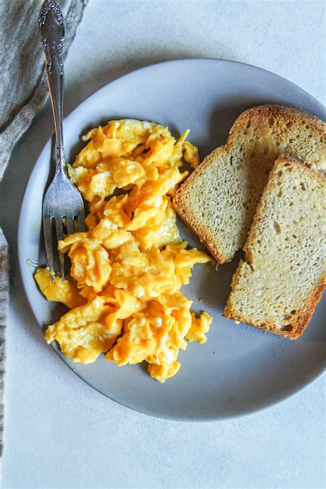 The best scrambled eggs and toast called eggy toast - Sweetphi