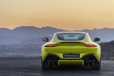 Aston Martin Vantage Wallpapers - Top Free Aston Martin Vantage Backgrounds - WallpaperAccess