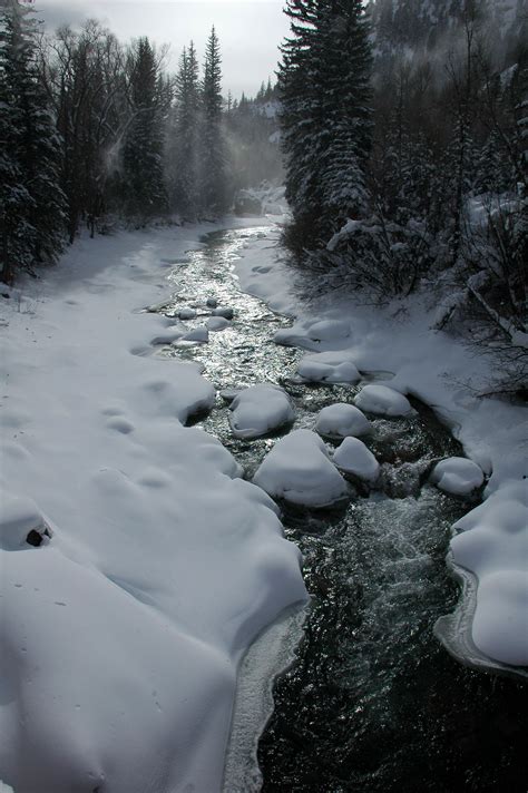 Snowy Christmas Eve on the Crystal River north of Redstone, Colorado [2000x3008] - Nature ...