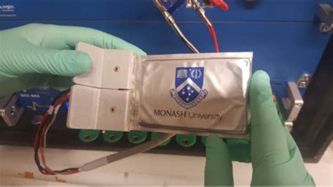 MEET THE NEXT-GEN LITHIUM-SULFUR BATTERIES