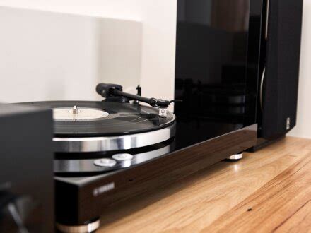 Yamaha courts analog and digital music lovers with connected turntable