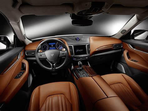 2017 Maserati Levante Interior 4