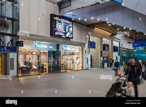 LONDON BRIDGE STATION Stock Photo - Alamy