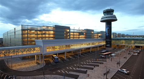 Barcelona Airport Parking Structure | Bendheim Channel Glass Project