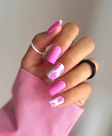 23+ Classic Pink and White Nails & Nail Designs [2024]