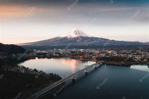 Premium Photo | View of mount fuji and lake kawaguchi, japan