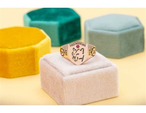 Custom Class Rings: Buying Guide for 2024 - International Gem Society