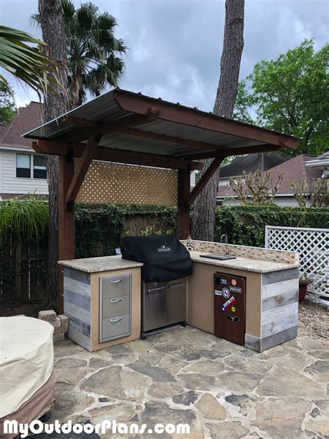 DIY 2 Post Pergola - Outdoor Kitchen | MyOutdoorPlans