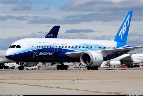 Boeing 787-8 Dreamliner picture #01 - Barrie Aircraft Museum