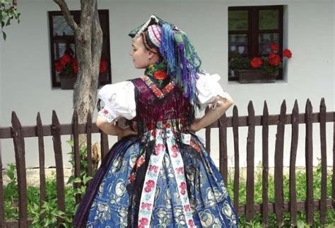 Traditional Hungarian Dress - Hungarian Living