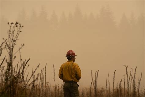 Oregon fires: Photos show wildfire's destruction, air quality, smoke