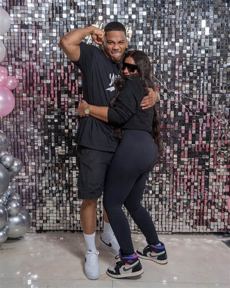 Is Ashanti pregnant? Singer sparks rumors after beau Nelly's sweet gesture onstage - MEAWW