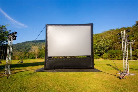 Best Material for Outdoor Movie Screens - Tasteful Space