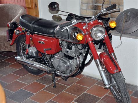 Lot 146 - 1971 Honda CD175 K3