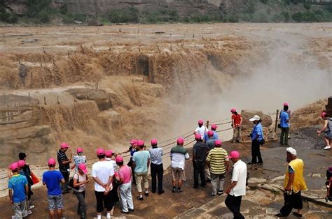 Hukou Waterfall: The Yellow Waterfall | Amusing Planet