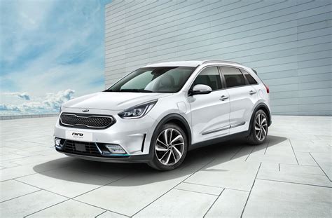 Kia Niro plug-in hybrid revealed with 55km EV range | PerformanceDrive