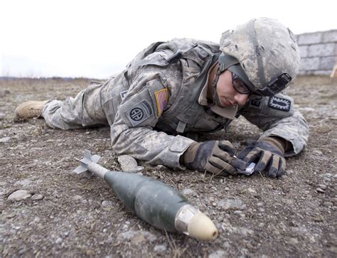 Explosive Ordnance Disposal Soldiers learn leadership skills | Article | The United States Army